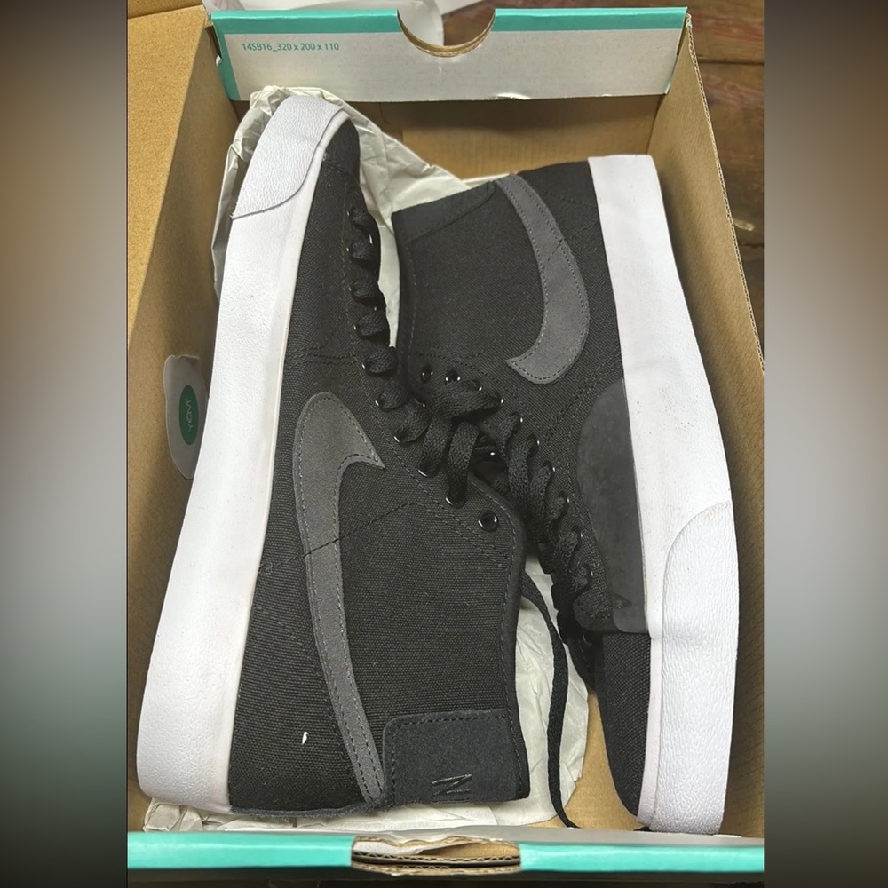 Nike Blazer size 10